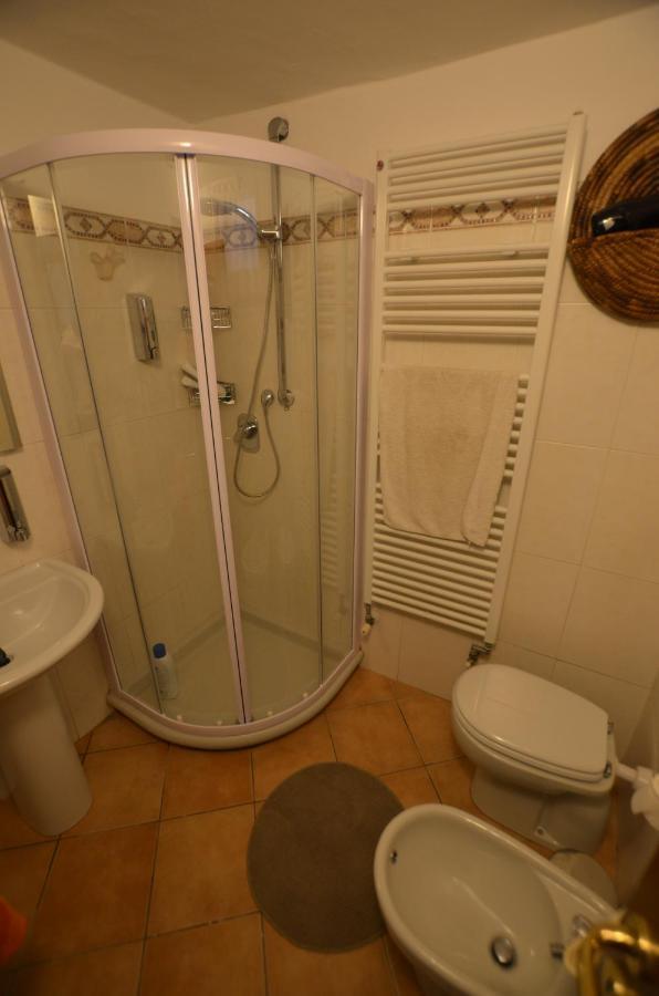 Camera Matrimoniale Standard con Bagno in Comune