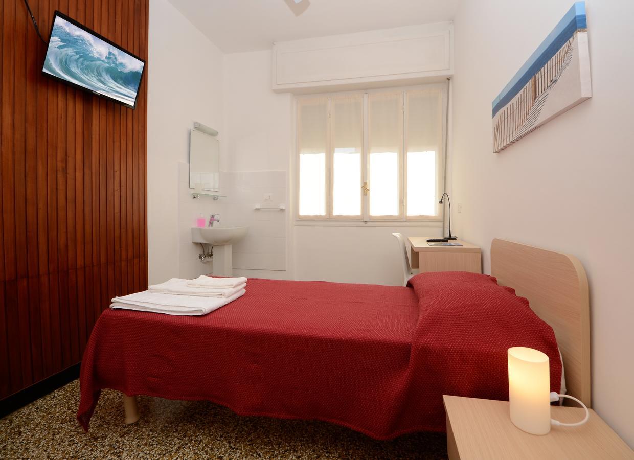 Single Room with Private External Bathroom,605106897:JPEG