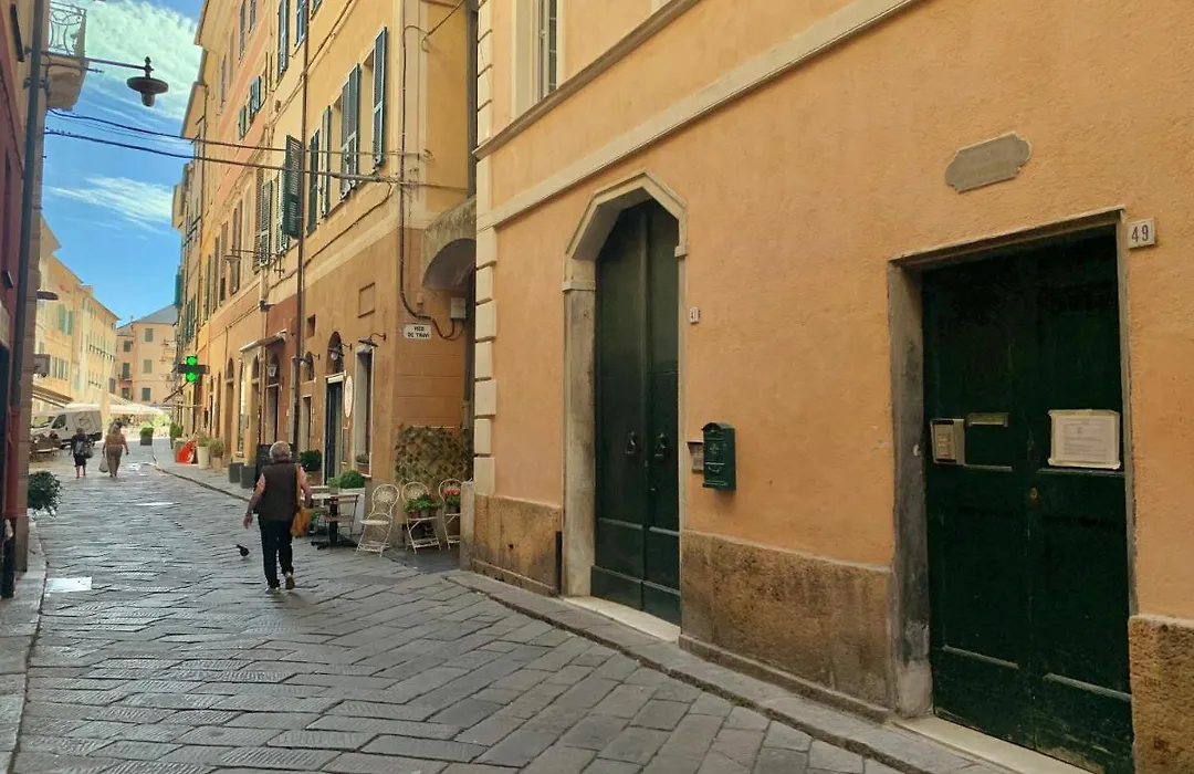 Finale ligure - Dimora storica in centro a 50 m dal mare-1