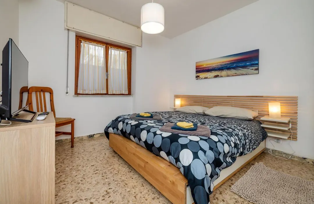 CASA BELL - Appartamento con parcheggio privato e bike room-1