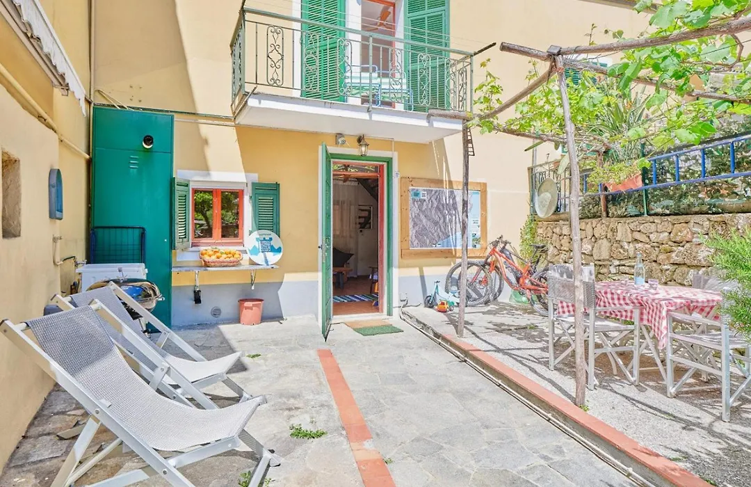 Bright Finalborgo Apartment-1