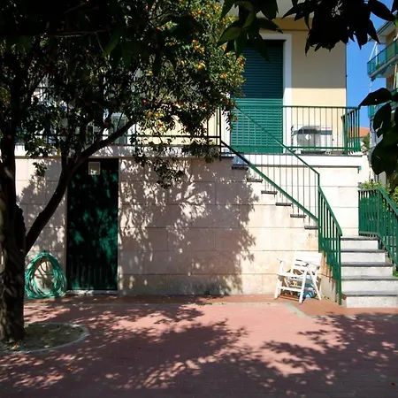 Appartamenti con giardino e posto auto per famiglie-3