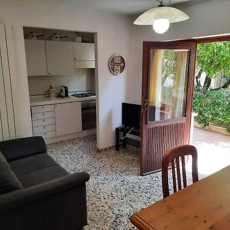 CASA BELL - Appartamento con parcheggio privato e bike room-2
