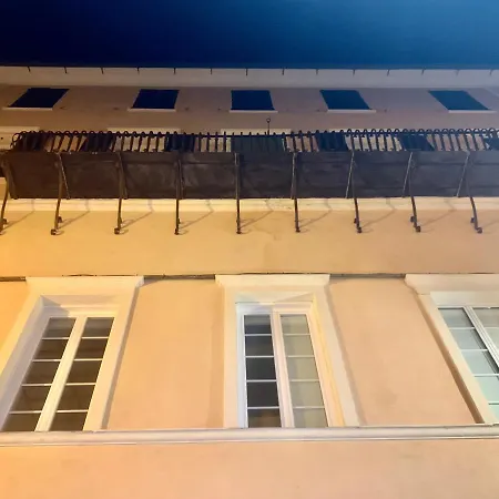 Finale ligure - Dimora storica in centro a 50 m dal mare-2